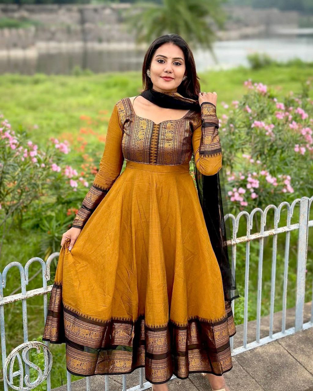 Title Traditional Anarkali Kurta Set in Cotton Blend with Zari Detailing